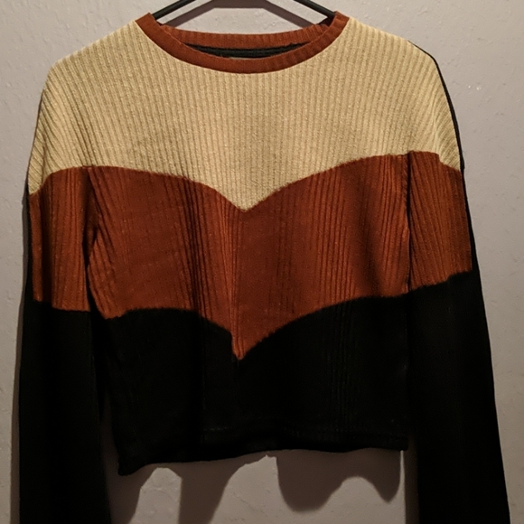 Lightweight Shein Cropped Sweater - Picture 2 of 4